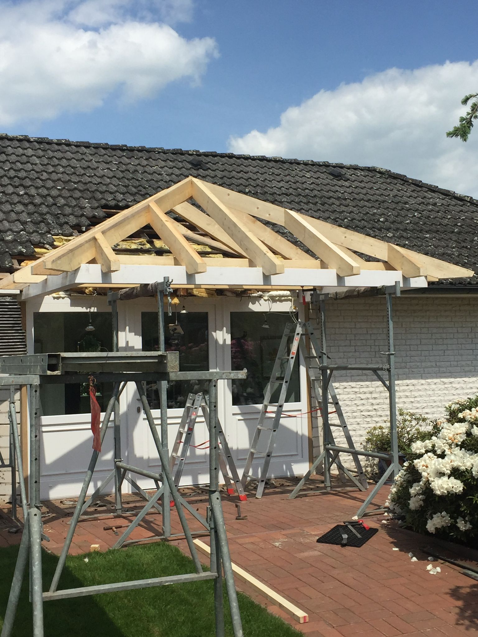 Balkon mit Schieferdach